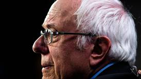 Bernie Sanders descubre lo que supone ser el favorito de las primarias demócratas... y este es el precio a pagar