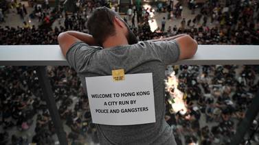 Jefa del gobierno de Hong Kong descarta concesiones y alerta de riesgos económicos