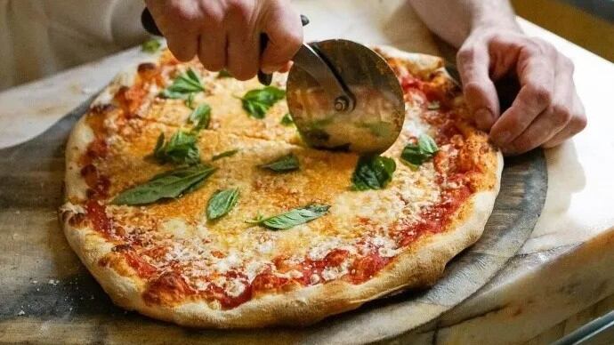 El restaurante en Nueva York, Estados Unidos, vende sus 15 pizzas a un precio accesible y realiza las entregas todos los lunes a las 6 p. m. Fotografía tomada de Instagram: Cucina Alba.