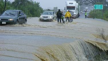 CNE reconstruirá 11 puentes dañados por lluvias en Limón