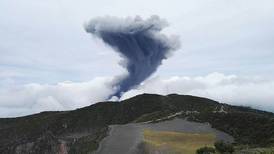 Turrialba hizo cuatro erupciones este sábado