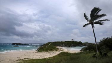  Huracán Nicole sube a categoría tres y amenaza las Bermudas