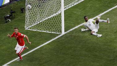 Con gol en el último minuto, Suiza derrotó 2-1 a Ecuador