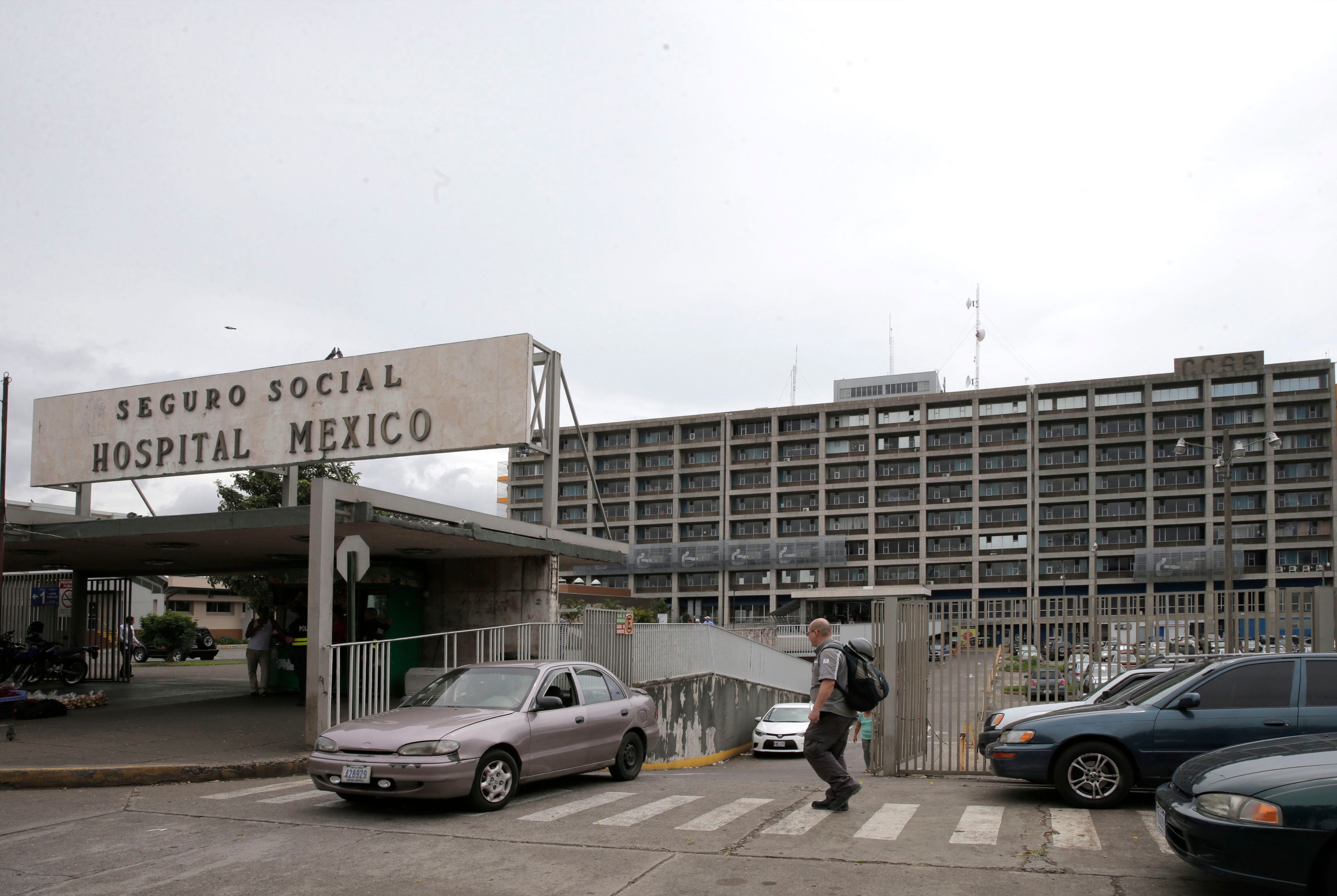 Hombre muere atropellado al intentar cruzar autopista frente al Hospital México
