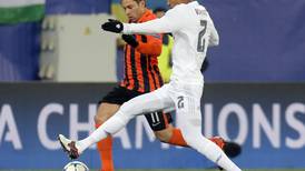 Raphael Varane es baja en el Real Madrid para el clásico español 