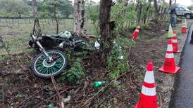 Derrapes en moto cobran vida de dos conductores en Heredia y Guanacaste