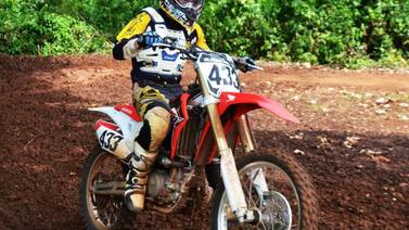Piloto de motocross de 25 años muere al caer en competencia en Guanacaste