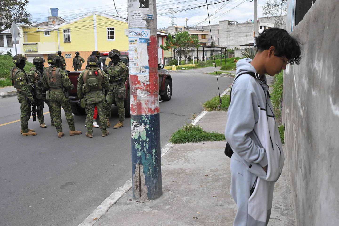 Miembros del ejército de Ecuador tomaron las calles de las principales ciudades de Ecuador para retomar el control de la seguridad en el país. Las pandillas se replegaron desde que el presidente Daniel Noboa estado de guerra en el país.
