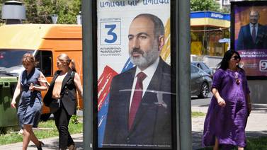 Primer ministro reivindica victoria en legislativas en Armenia, su rival denuncia fraude 
