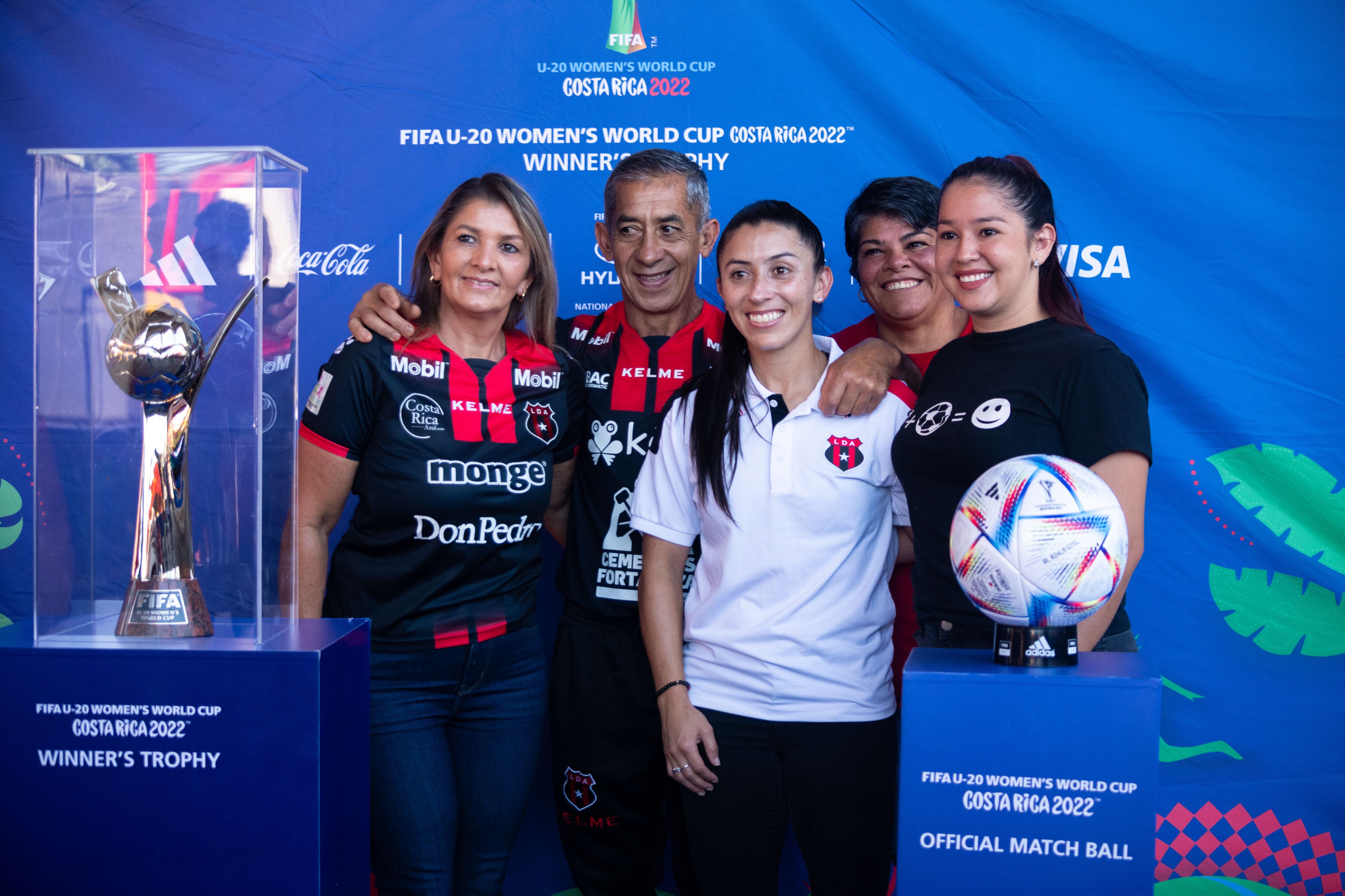 Trofeo del Mundial Femenino Sub-20 se volvió un imán para que más niñas  sueñen con ser futbolistas