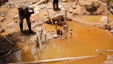 Coligalleros metieron dos toneladas de peligroso químico para extraer oro de Crucitas 