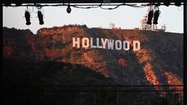 Detienen producciones de Hollywood debido a aumento de casos de covid-19