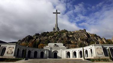 
Expertos preparan exhumaciones del mausoleo de exdictador Francisco  Franco 