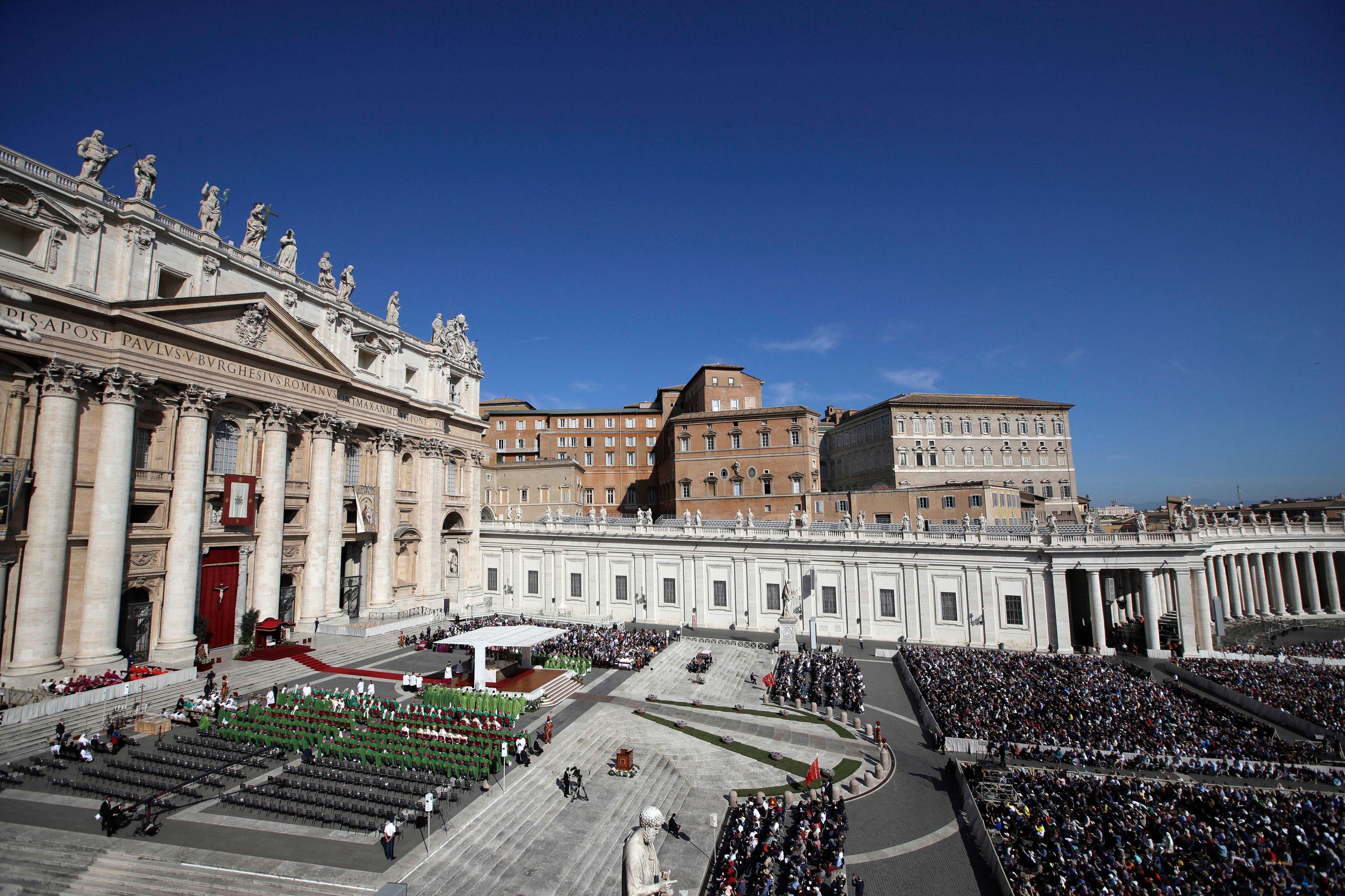 Una vista de la Plaza de San Pedro, en el Vaticano, durante una Misa celebrada por el Papa Francisco para la apertura de un sínodo, una reunión de obispos el miércoles 3 de octubre de 2018. Imagen con fines ilustrativos.