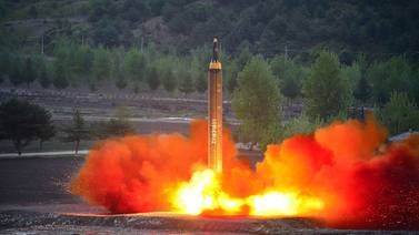 Corea del Norte dice tener misil capaz de transportar una ojiva nuclear 