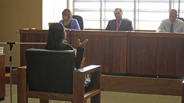 Tribunal absuelve a fiscala por detención de defensora