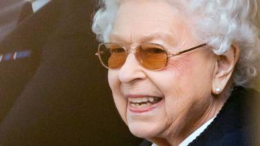 Reina Isabel II aparece sonriente en un concurso ecuestre