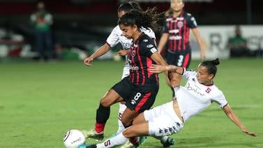 Desacuerdo de Alajuelense y Saprissa con Uniffut casi estropea regreso de la afición al fútbol femenino  
