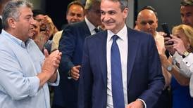Conservador Kyriakos Mitsotakis gana holgadamente las elecciones legislativas en Grecia
