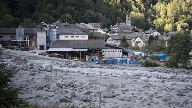 Ocho desaparecidos por un deslizamiento de tierras en los Alpes suizos