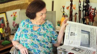 ‘La Nación’ y un majestuoso guapinol acompañan a José Fabio y Flora hace más de 70 años