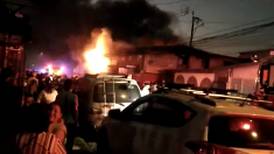 Bomberos atendió fuego en varias viviendas en León XIII