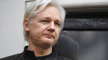 Esposa de Julian Assange pide a Gobierno británico bloquear extradición a Estados Unidos