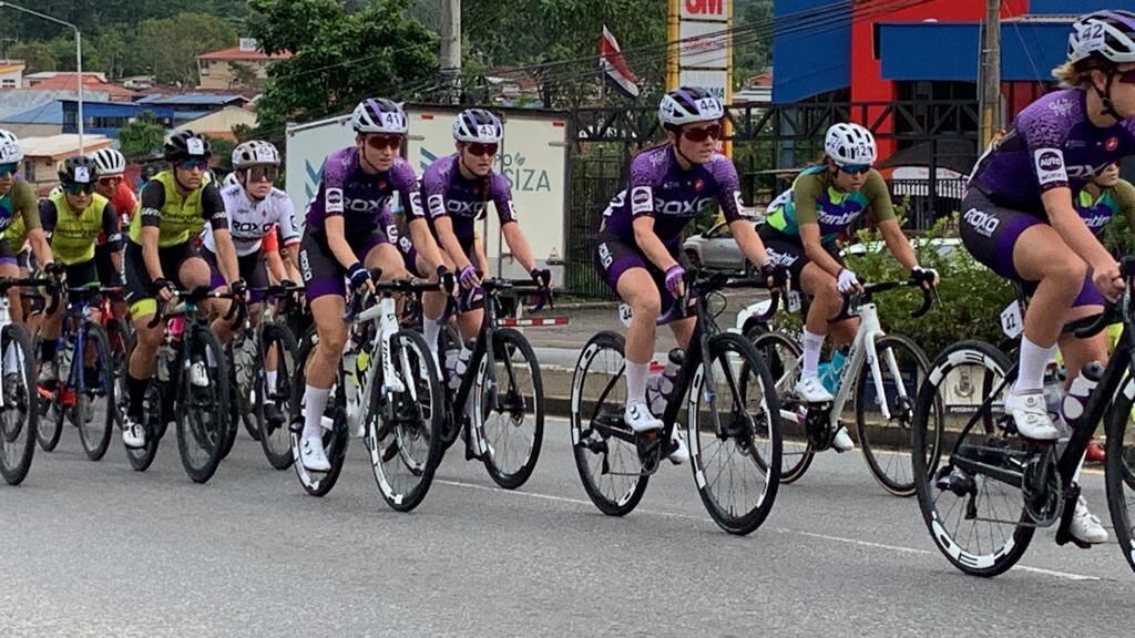 En la Vuelta Femenina a Costa Rica participan 13 equipos, de los cuales seis son extranjeros, y 66 corredoras. Fotografía: Juan Diego Villarreal 