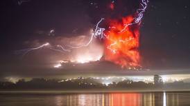 Volcán Calbuco en Chile  registra segunda erupción en menos de siete horas