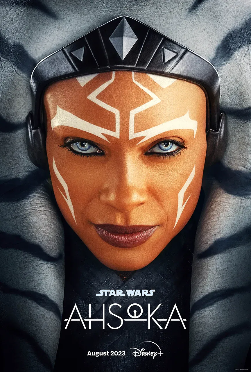 La actriz estadounidense Rosario Dawson protagoniza la serie 'Ahsoka'.  Durante la Star Wars Celebration se publicó el afiche oficial de la producción.