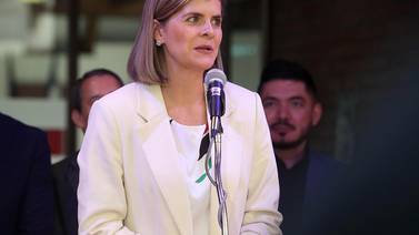 Ministra Laura Fernández combate desinformación de grupos religiosos sobre agenda 2030