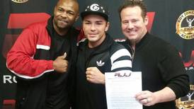 Bryan 'Tiquito' Vásquez firmó con promotora estadounidense y es número uno de la AMB