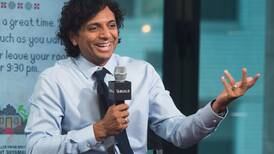 Director indio-estadounidense Shyamalan quiere parecerse a Almodóvar