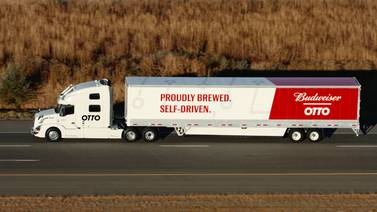 Tráiler viaja sin conductor 193 km y entrega cerveza en Estados Unidos por primera vez