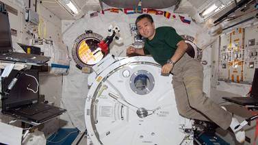 Astronauta ya  ‘conversa’ con robot en medio del espacio