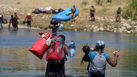 Estados Unidos espera liberar a más migrantes haitianos que buscaron asilo