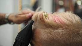 Patronos pueden prohibir tintes de cabello ‘extravagantes’, sentencia Sala IV