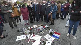 Miles de personas se lanzan a las calles en Francia en homenaje a profesor decapitado por mostrar caricaturas de Mahoma