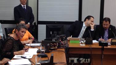 Ministro de Seguridad planea investigar a Carmen Muñoz por giro erróneo de ¢11 millones