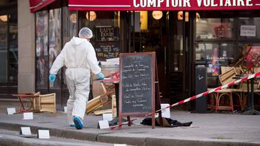 Un enfermero trató de reanimar sin saberlo al suicida de atentados en París