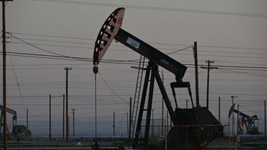 Precios del petróleo bajan en medio de temores por demanda mundial
