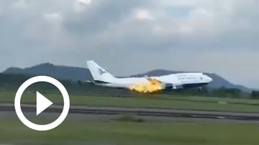 Boeing 747 aterriza de emergencia en Indonesia debido a incendio en un motor