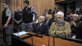 Fuerte condena a exdictadores argentinos por robo de niños