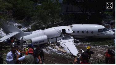 Seis heridos al estrellarse avión en aeropuerto de Tegucigalpa, Honduras