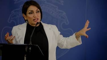 Ministra de Economía, Victoria Hernández, da positivo a prueba de covid-19