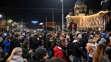 Nuevas protestas denuncian fraudes electorales en Serbia