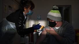 Reino Unido vacunaría contra viruela del mono a gays con conducta sexual riesgosa