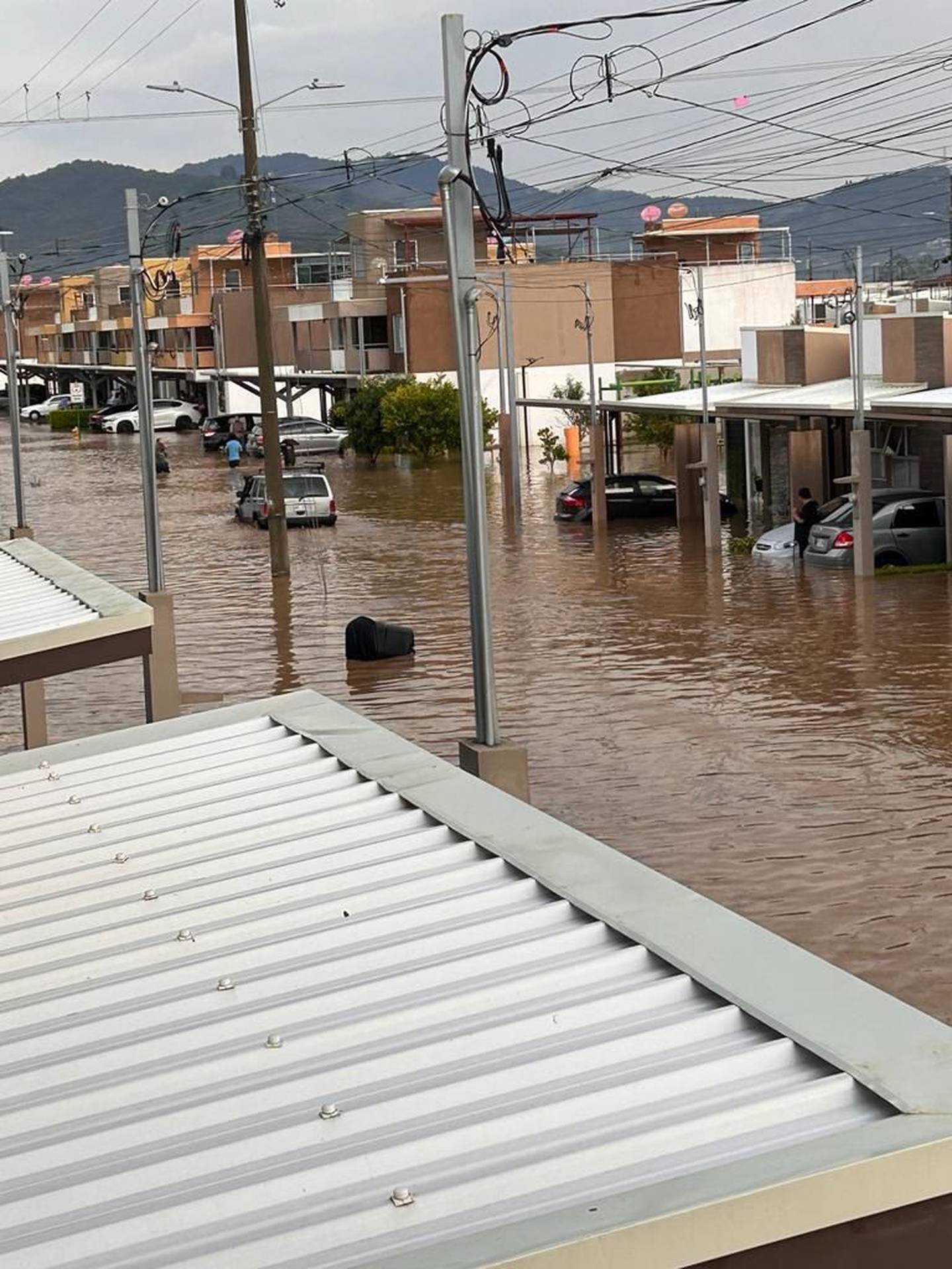 En el residencial Valle Ilios, en Coris de Quebradilla, Cartago, los vecinos resultaron afectados por las precipitaciones. Foto: Cortesía.