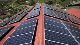 Aresep y empresarios difieren sobre costo de paneles solares 