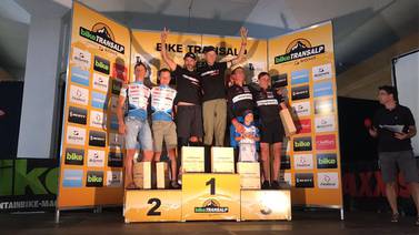 Tico Dax Jaikel es el primer ciclista con prótesis que gana y es líder en el Transalp